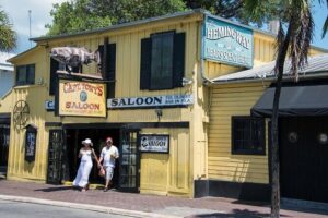 Hemingway Food and Walking Tour - Hemingway’s Key West: Pilar, Boxing, Apartments, and Book Sales