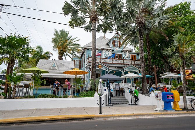 Key West Haunted Pub Crawl Walking Tour - Stop 4: Dean-Lopez Funeral Home and the idea of restless spirits