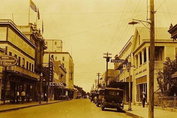 Key West Historic Bahama Village & Hemingway Heritage - Green Parrot Bar Since 1890: From Grocery to Local Legend