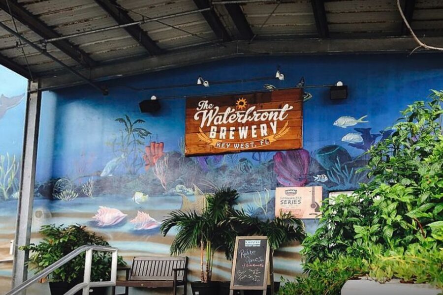 Key West: Jimmy Buffet Walking Tour with Key Lime Pie - Who should book this Buffett walking tour