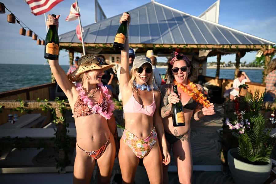 Key West: Sandbar Safari Tiki Cruise - Cruising over shallow water: the sandbar approach is the first payoff