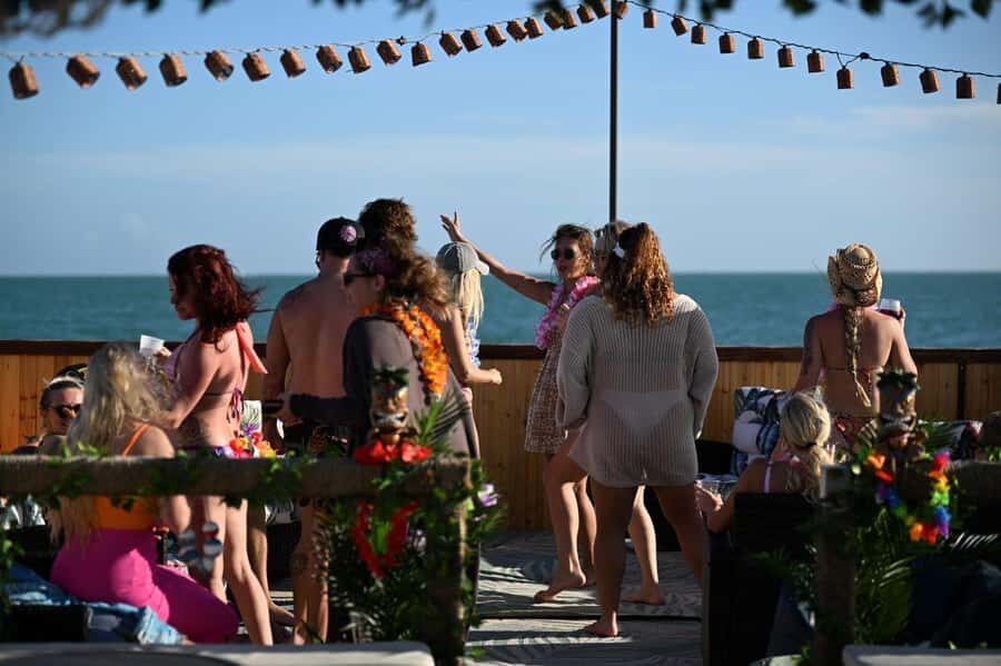 Key West: Sandbar Safari Tiki Cruise - Unlimited beer, wine, and sangria: value, pacing, and ID