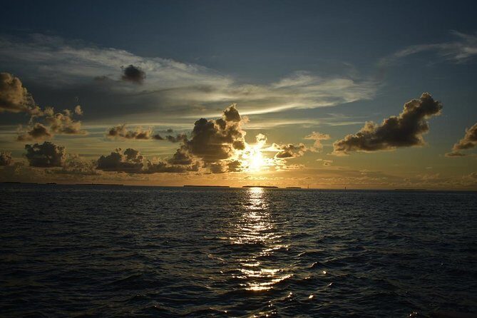 Key West Small-Group Sunset Sail with Wine and Hors d'oeuvres - Hors d’oeuvres on a Boat: Light, Pairing-Friendly, and Easy to Eat